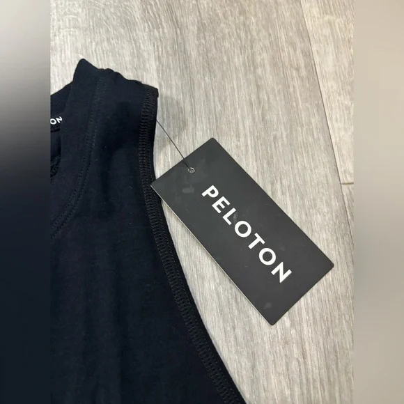 PELOTON Front Logo Black Twist Back Tank NWT Size Small - Picture 4 of 6